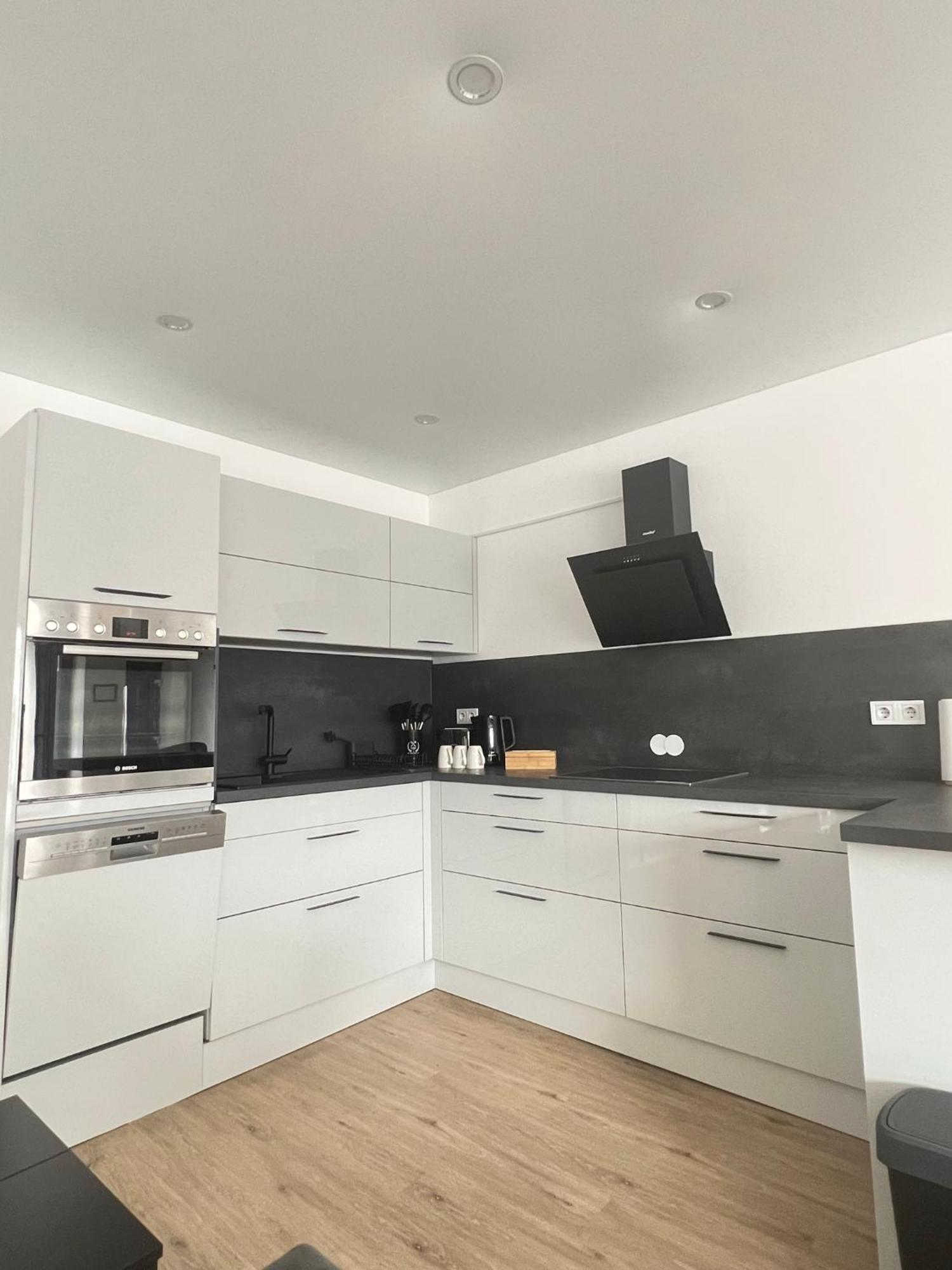 Stilvolle Mit Blick Und Selbst-check-in Apartment